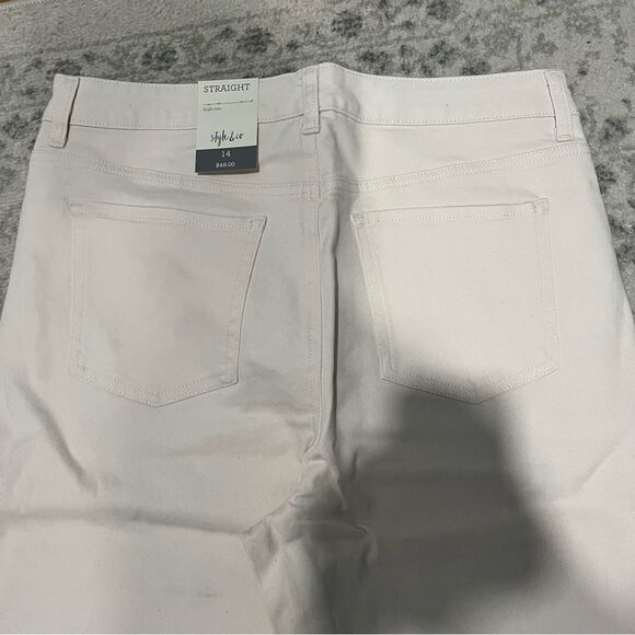 NWT Style & Co High Rise Straight Leg Mom Jeans Sunshine Light Size 14 - Picture 4 of 10